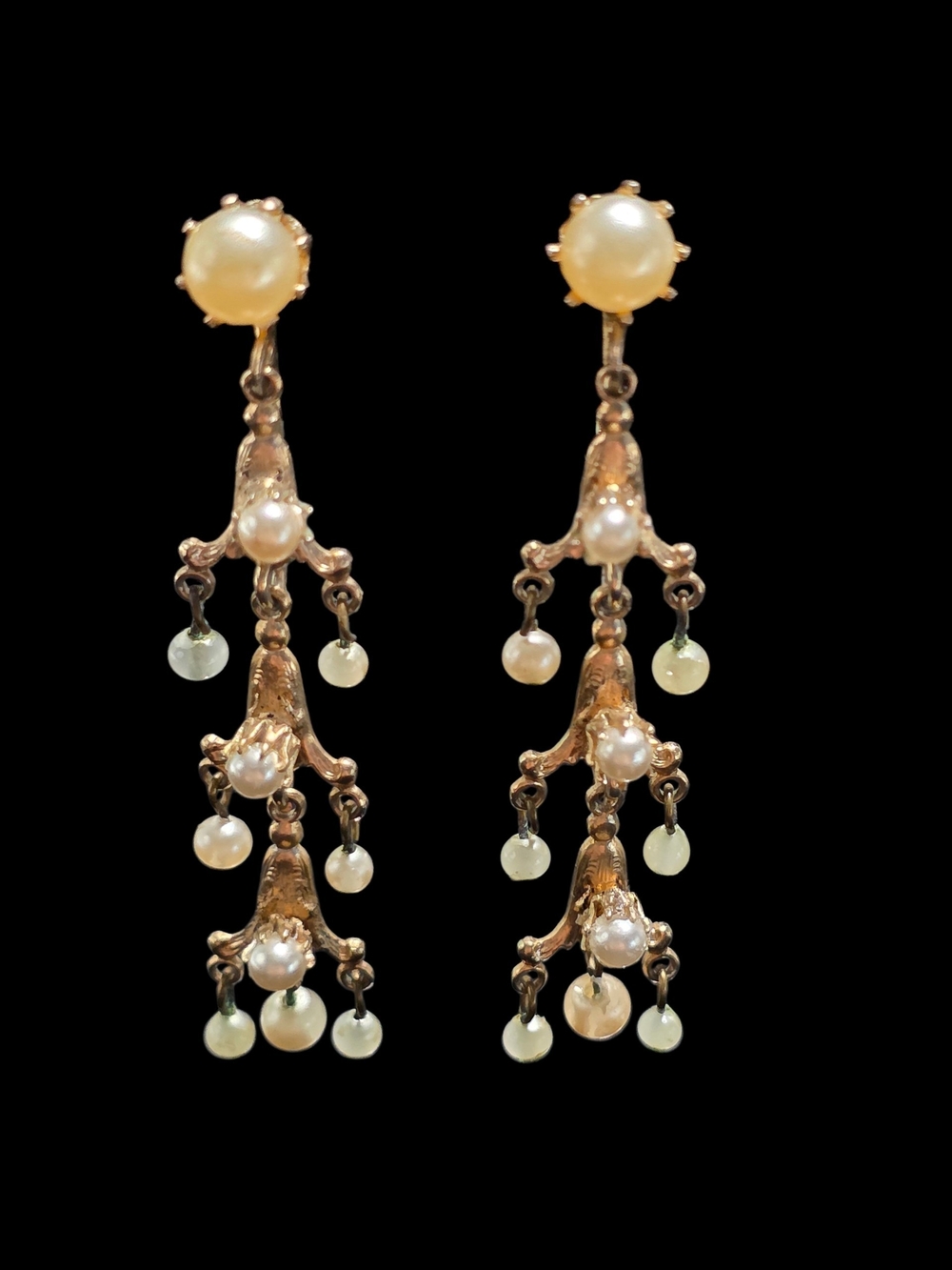 Vintage Screw Back Gold-Tone Pearl Drop Chandelier Earrings
